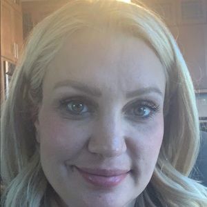 Meet your Posher, Larissa